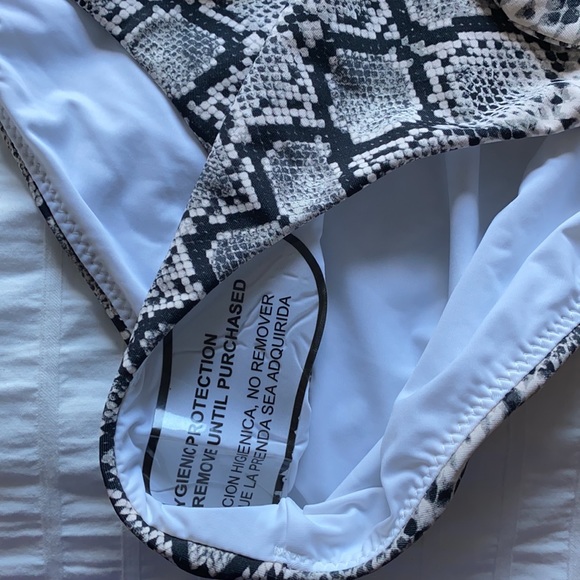 SOLD‼️AQUA underwire top and high waist bikini NWOT - Picture 3 of 4